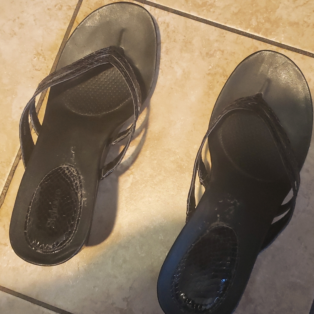 Style n co chicklet Wedge thong sandals
